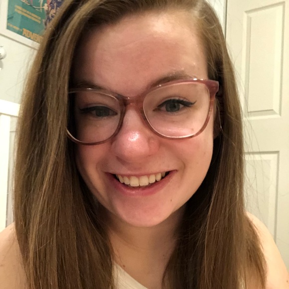 Meet your Posher, Audrey - Picture 1 of 2